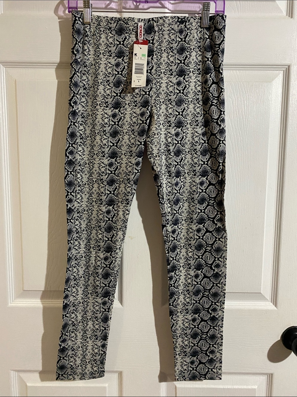 Juniors Snake-Print Stretch Leggings Pants - Black & White
